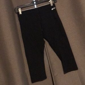 Lorna Jane size small knee crop legging black